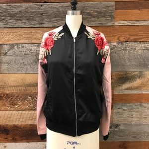 Silk jacket. Color: black and pink